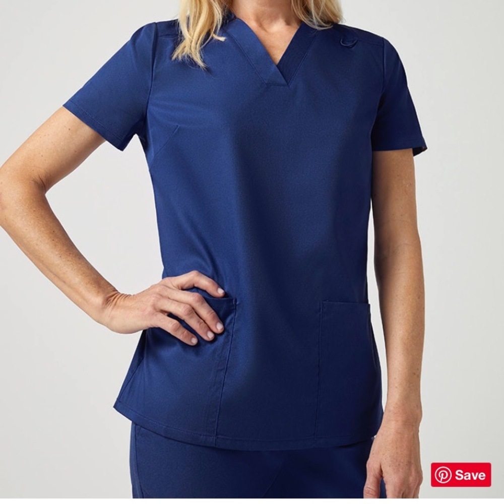 Jaanuu Relaxed V Scrub top NWOT